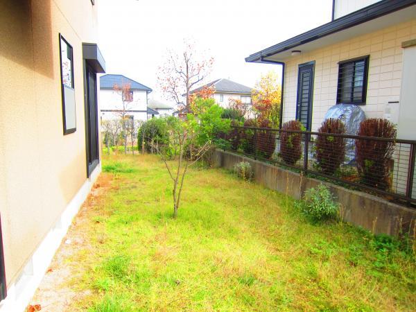 Garden. Perfect for wide is the children's playground take a widely garden on the south side