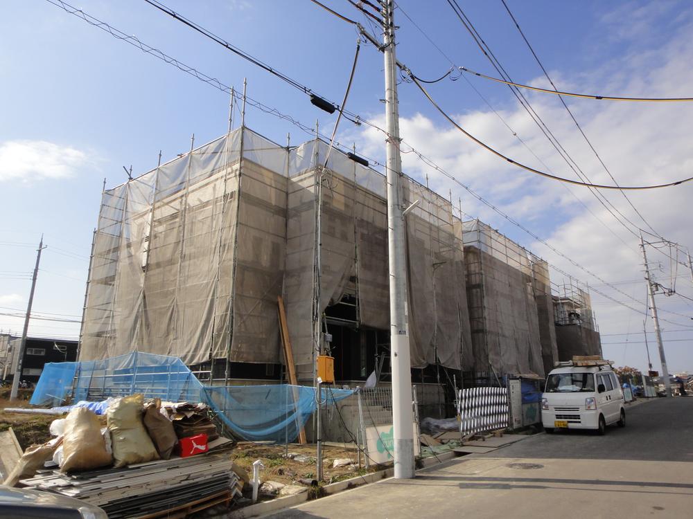 Local appearance photo. Widely also the entire surface of the road, It aligned beautifully appointed cityscape. 