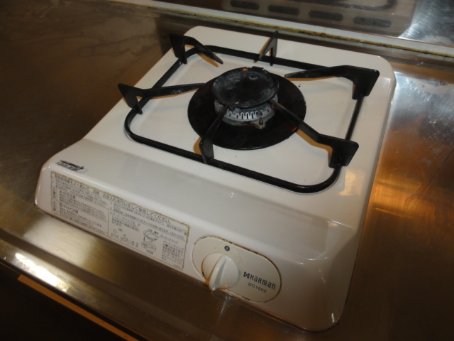 Kitchen. 1-neck with gas stove