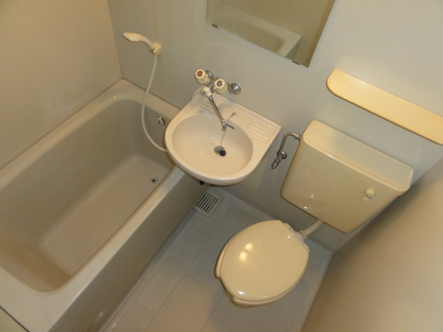 Bath.  ☆ Like a 3-point unit bus hotel ☆