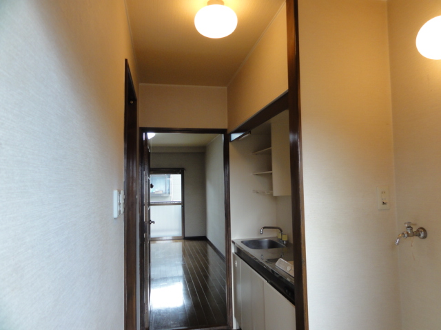 Kitchen. Also clean the kitchen ☆