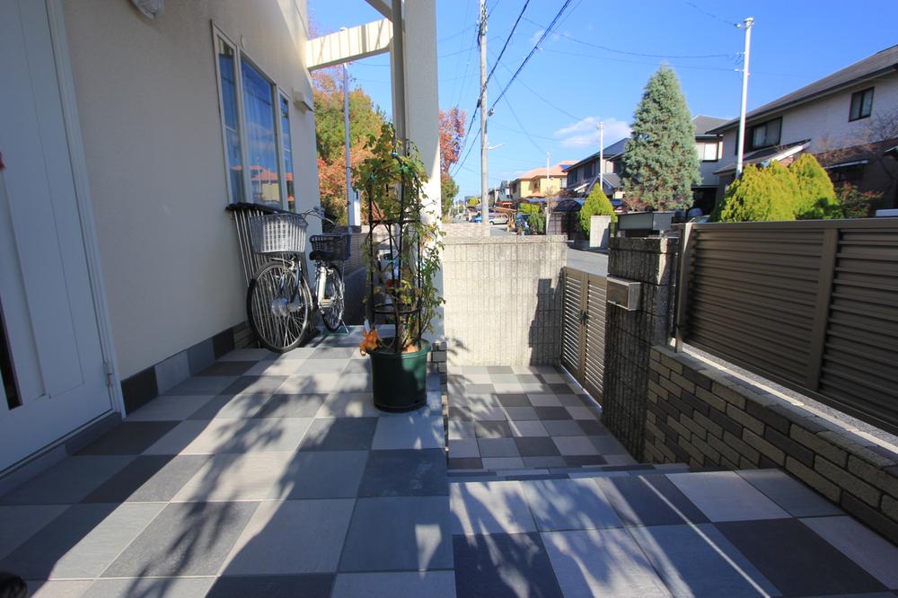 Entrance. Local (12 May 2013) Shooting