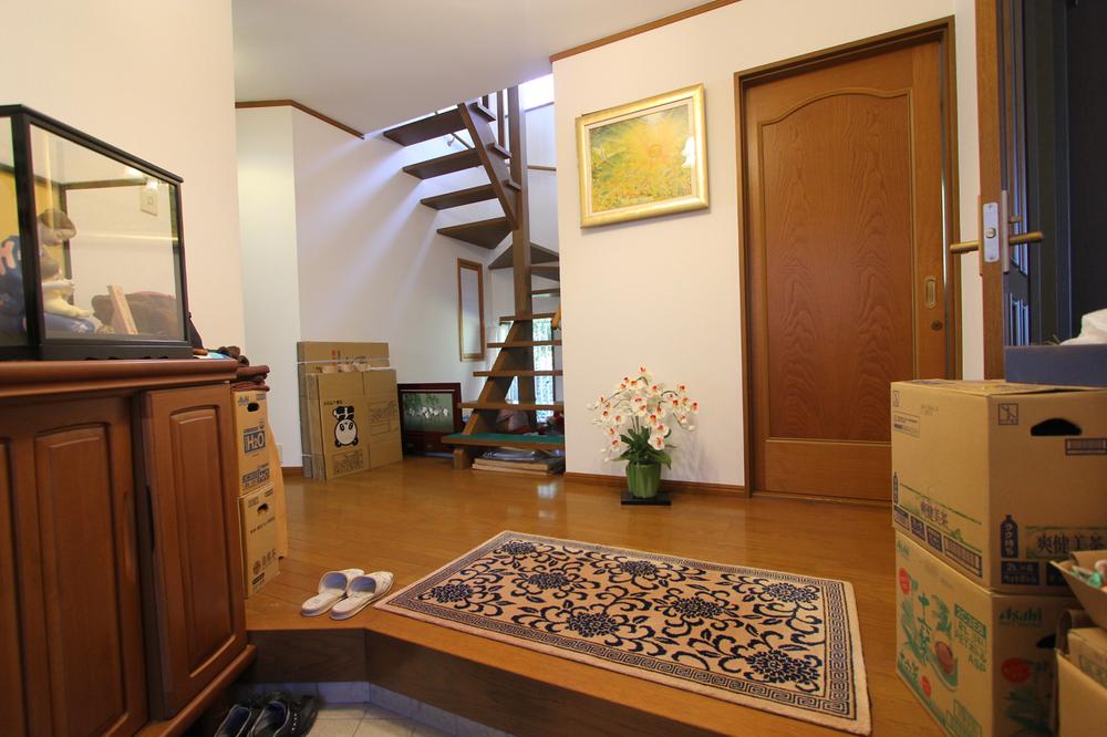 Entrance. Local (12 May 2013) Shooting