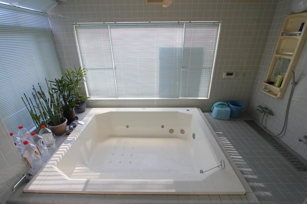 Bathroom. Indoor (12 May 2013) Shooting