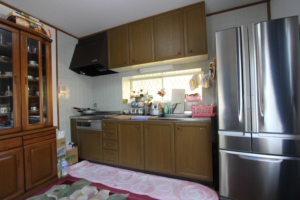 Kitchen. Indoor (12 May 2013) Shooting