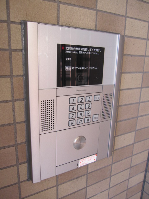 Entrance. Auto is with a lock! ! Image