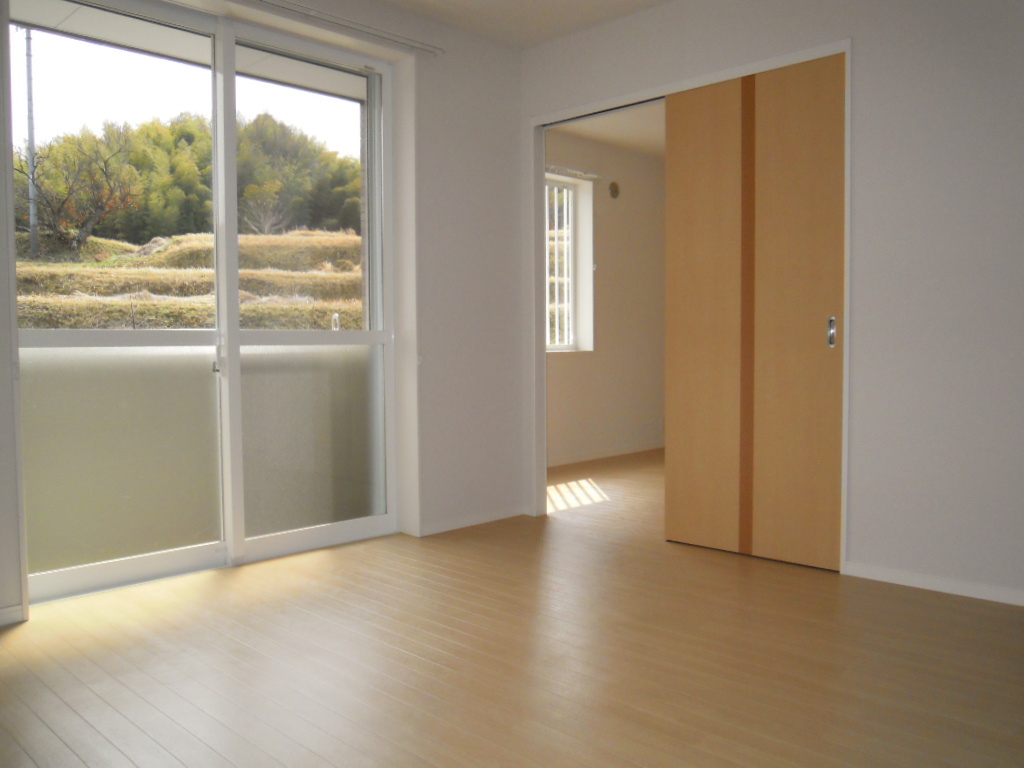 Living and room. 9.8 Pledge of bright DK! ! Image