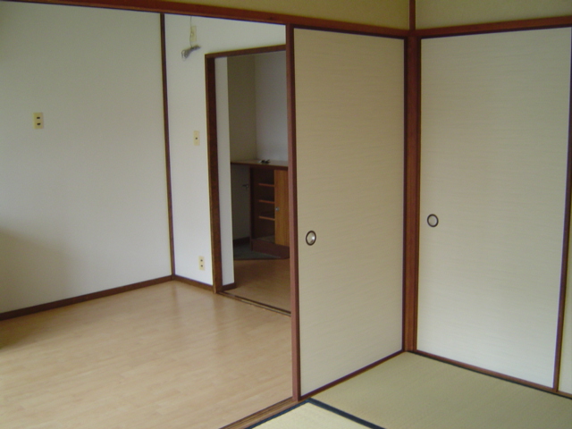 Living and room. Relax in the Japanese-style room!