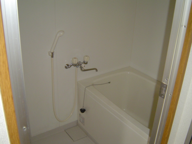 Bath. Spacious bath time