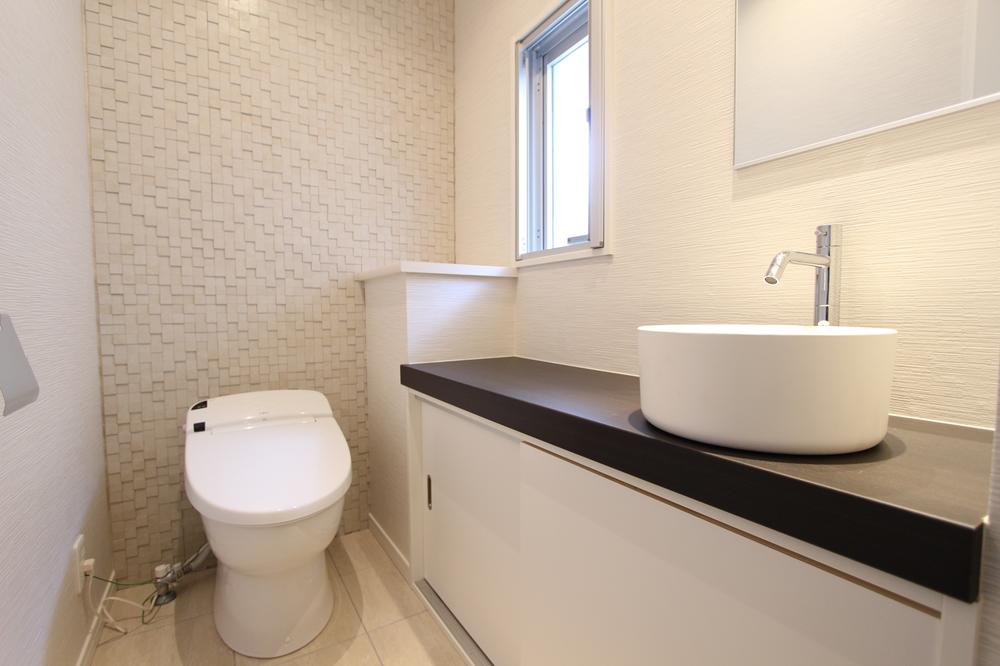 Toilet. Tankless toilet of energy-saving. Auto opening and closing type hot-water cleaning toilet seat equipped!