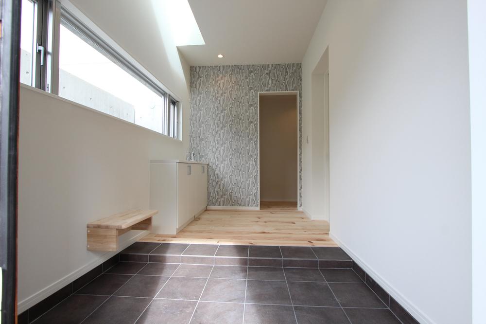 Other introspection. Solid specification of flooring, Spacious entrance hall!