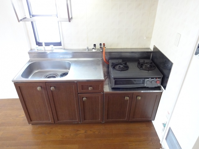 Kitchen. Gas stove can be installed