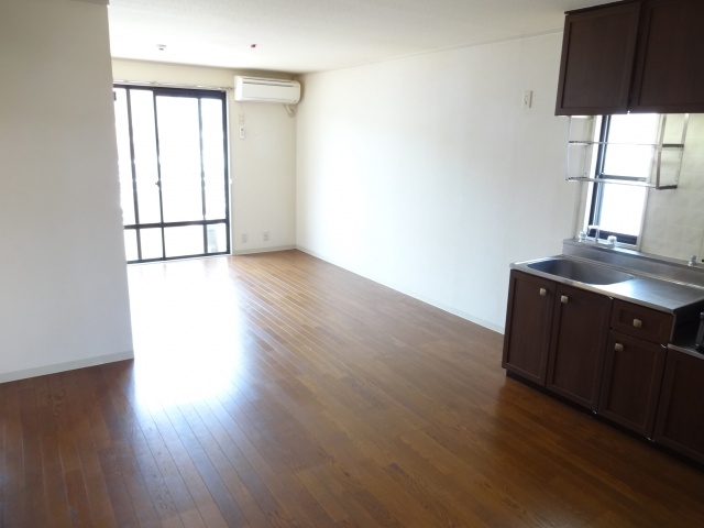 Living and room. Living another angle