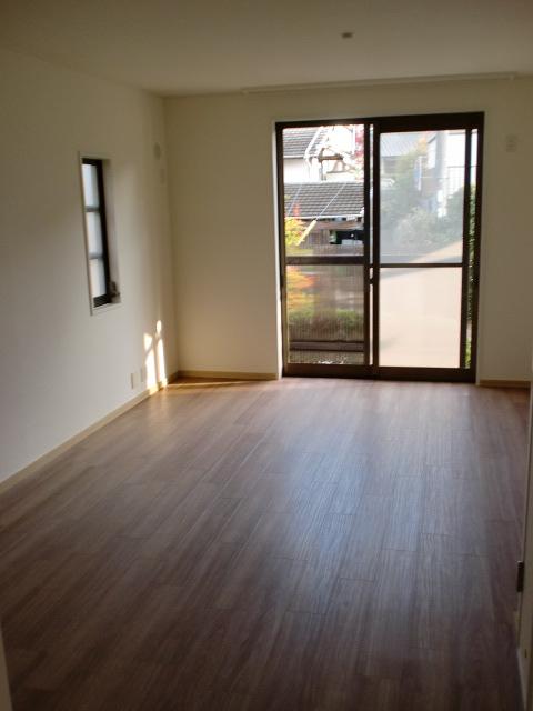 Living. Local (10 May 2013) Shooting