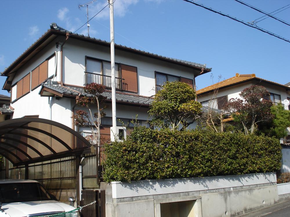 Local appearance photo. Local (March 2012) shooting