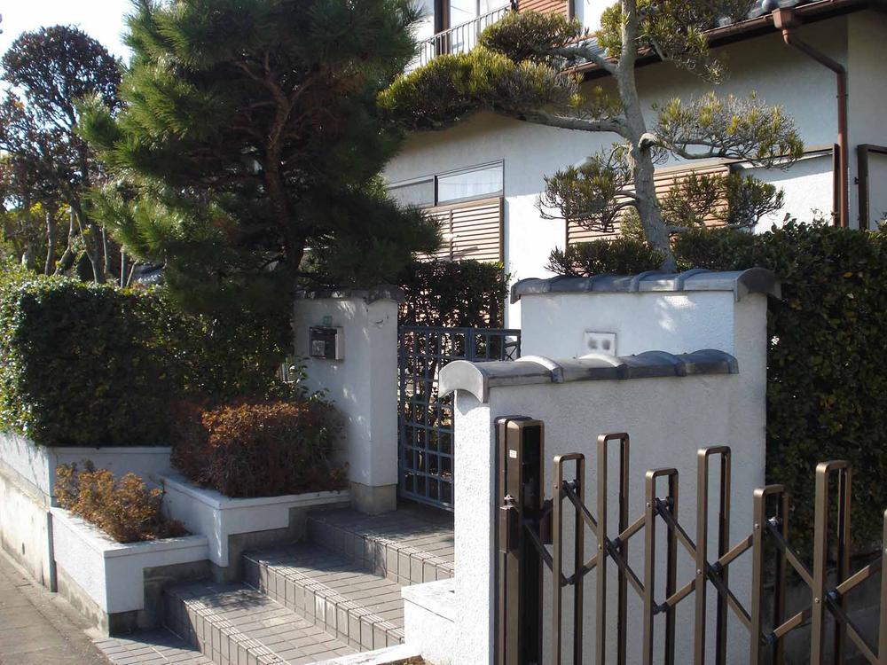 Garden. Local (March 2012) shooting