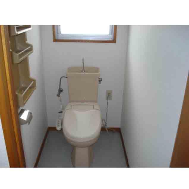 Toilet. Indoor (12 May 2013) Shooting