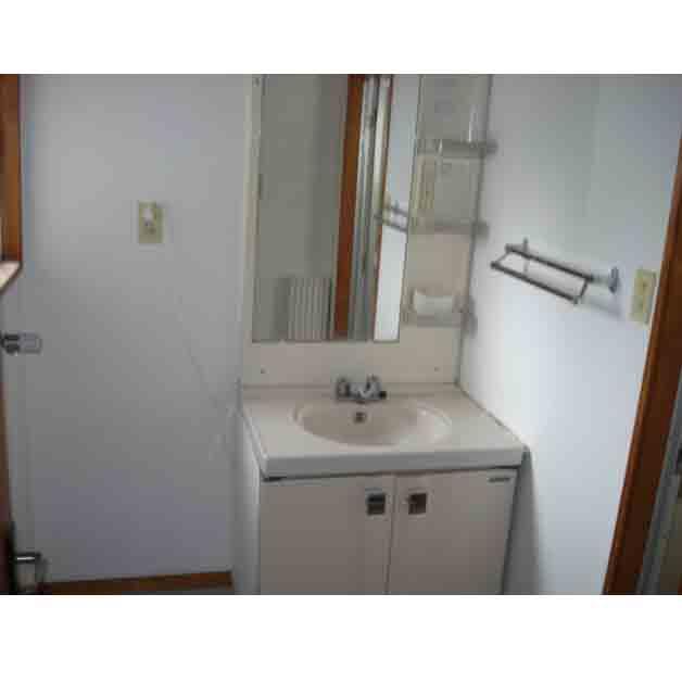 Wash basin, toilet. Indoor (12 May 2013) Shooting