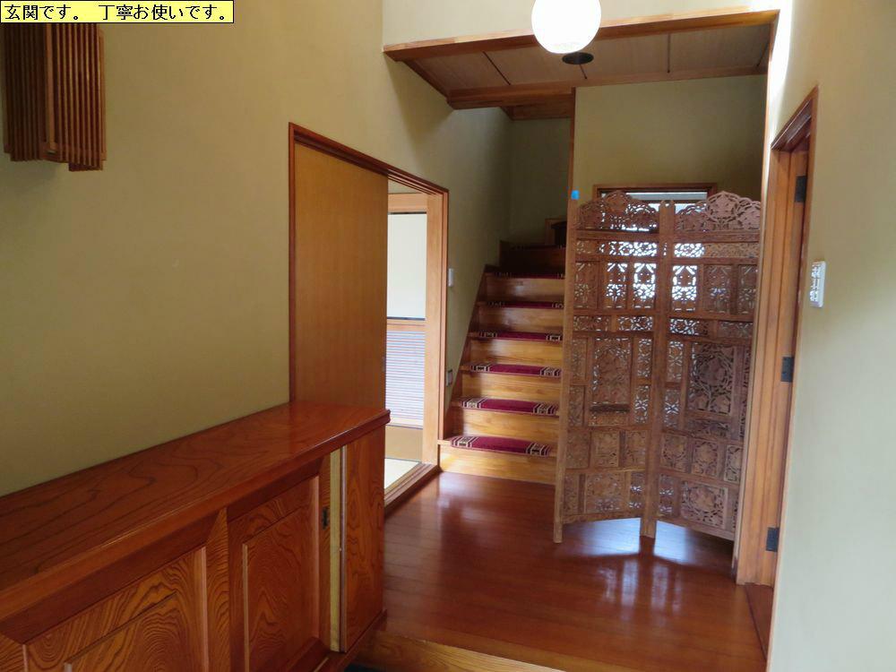 Entrance. Indoor (11 May 2013) Shooting Bright entrance of the upper atrium