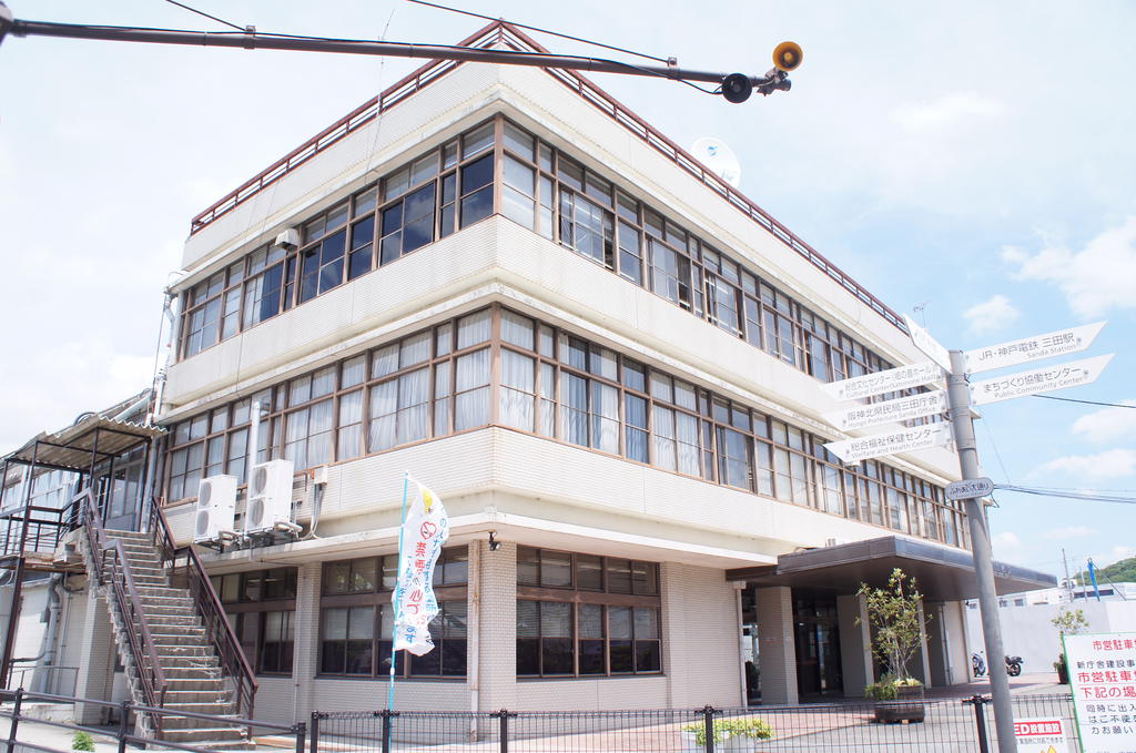 Government office. 995m until Mita City Hall (government office)