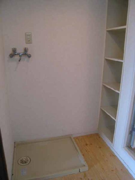 Washroom. Laundry Area