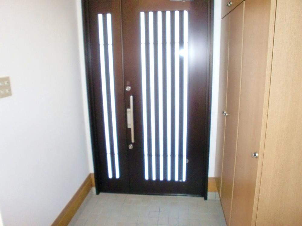 Entrance. Local (September 2013) Shooting