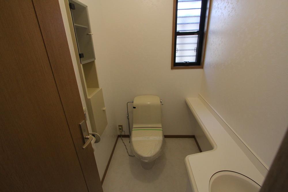 Toilet. Indoor (11 May 2013) Shooting