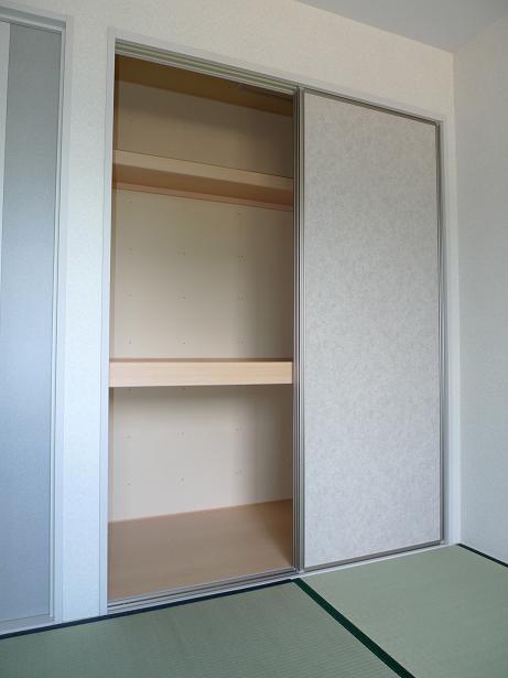 Receipt. A separate room is a reference photograph