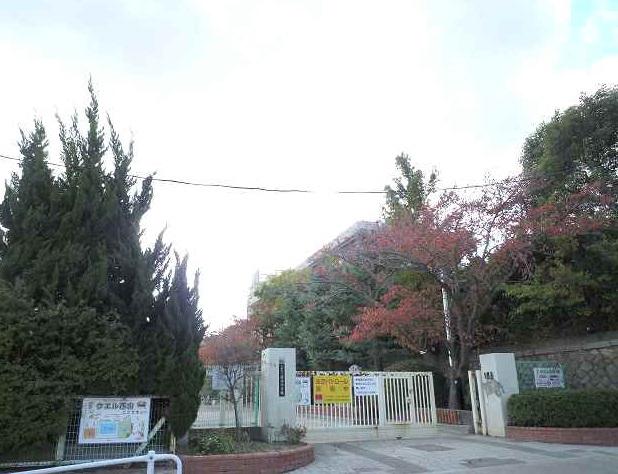 Primary school. 1350m whole school the number of students to Nishiyama elementary school : 640 people Men: 335 people Women: 305 people (May 2011 currently)