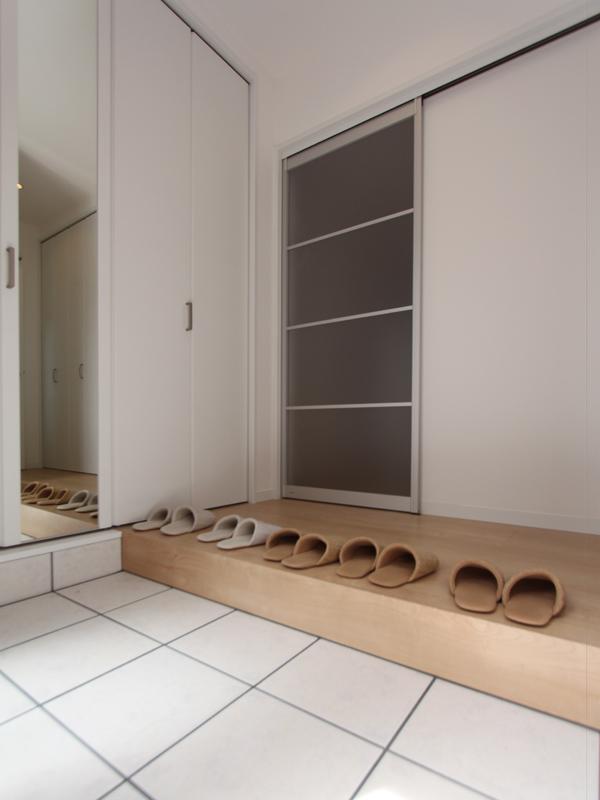 Entrance. Same specifications entrance