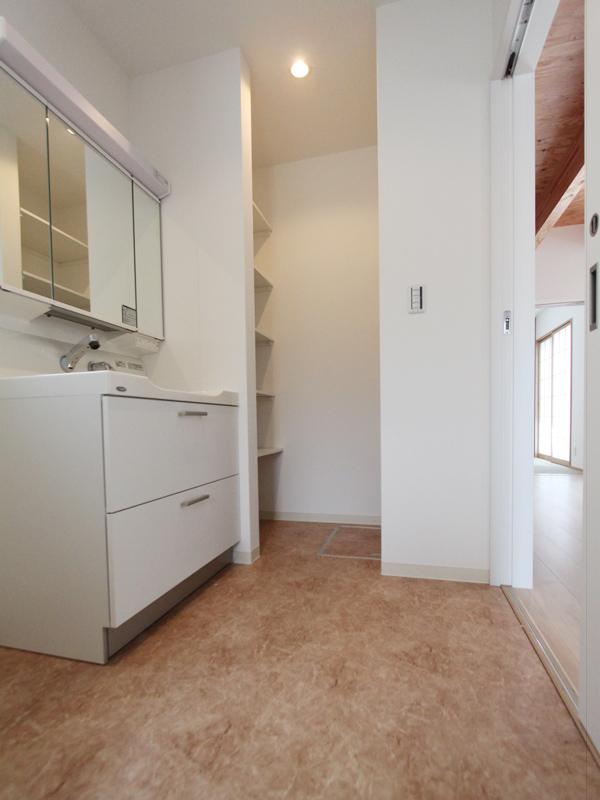 Wash basin, toilet. Same specifications basin