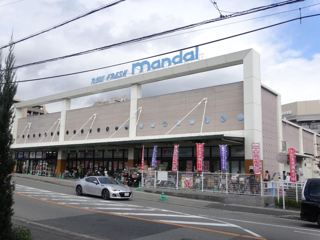 Supermarket. Bandai Takarazuka Nakasuji store up to (super) 504m