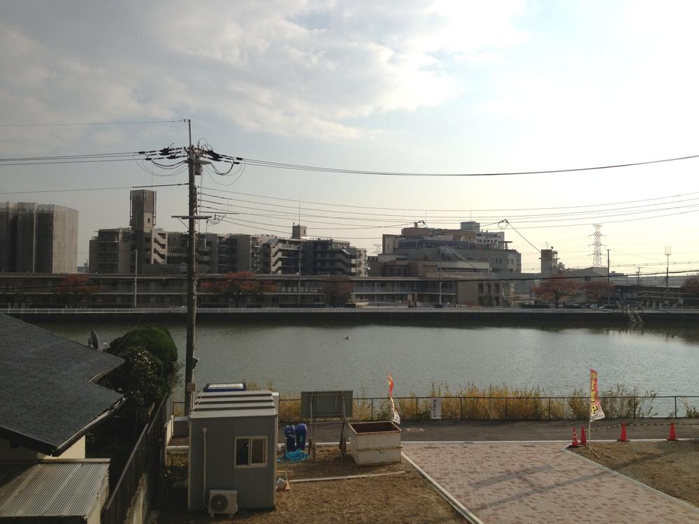 View photos from the dwelling unit. Neat overlooking the living environment on the banks of the pond