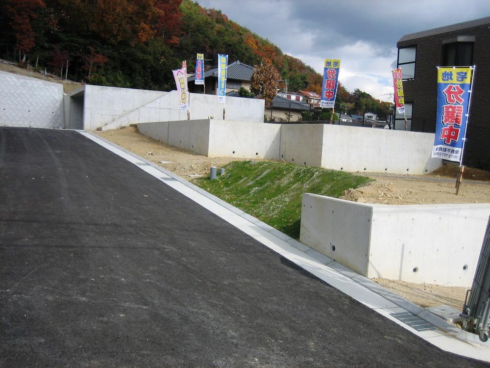 Local (12 May 2013) is a day a good residential area of the shooting 6m width road south Hinadan. Local (12 May 2013) Shooting