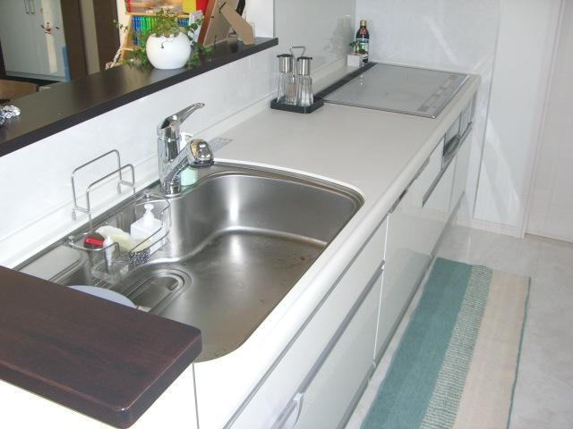 Kitchen. Indoor (11 May 2013) Shooting