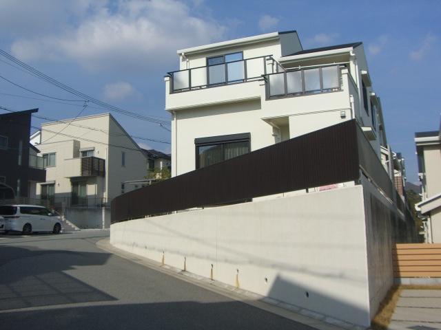 Local appearance photo. Local (11 May 2013) Shooting