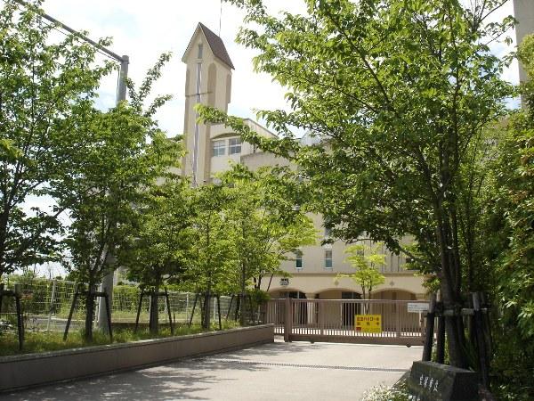 Junior high school. Takarazuka Municipal Takarazuka 943m until the first junior high school