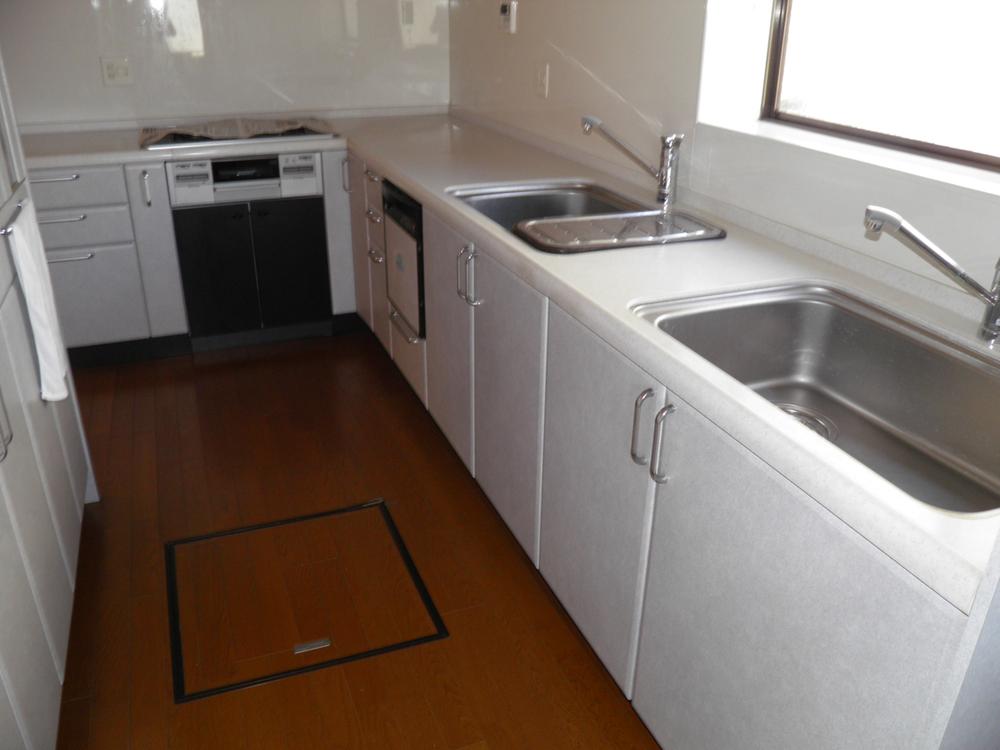 Kitchen. Indoor (11 May 2013) Shooting