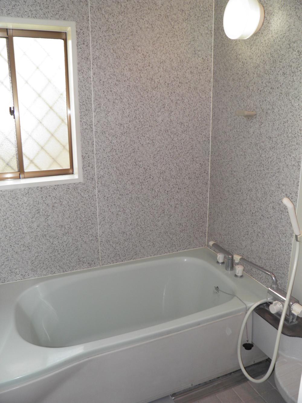 Bathroom. Indoor (11 May 2013) Shooting