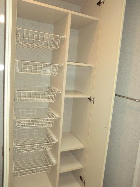 Receipt. Wash room storage