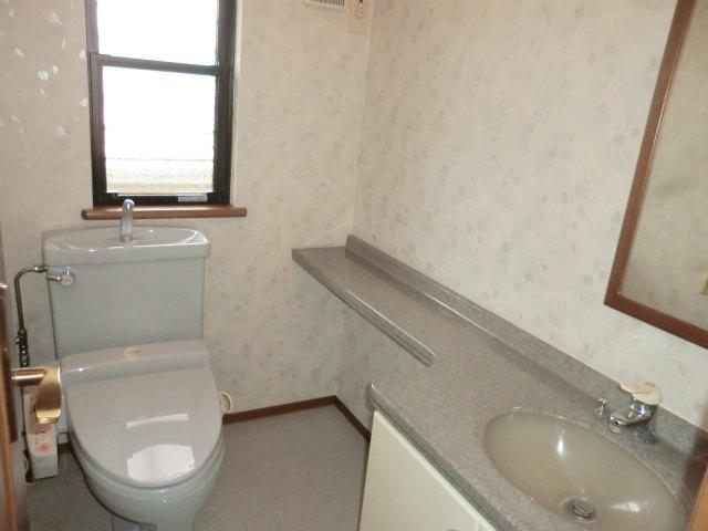 Toilet. Second floor toilet