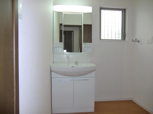 Other Equipment. With hand shower! Cleansing also shampoo happy! 