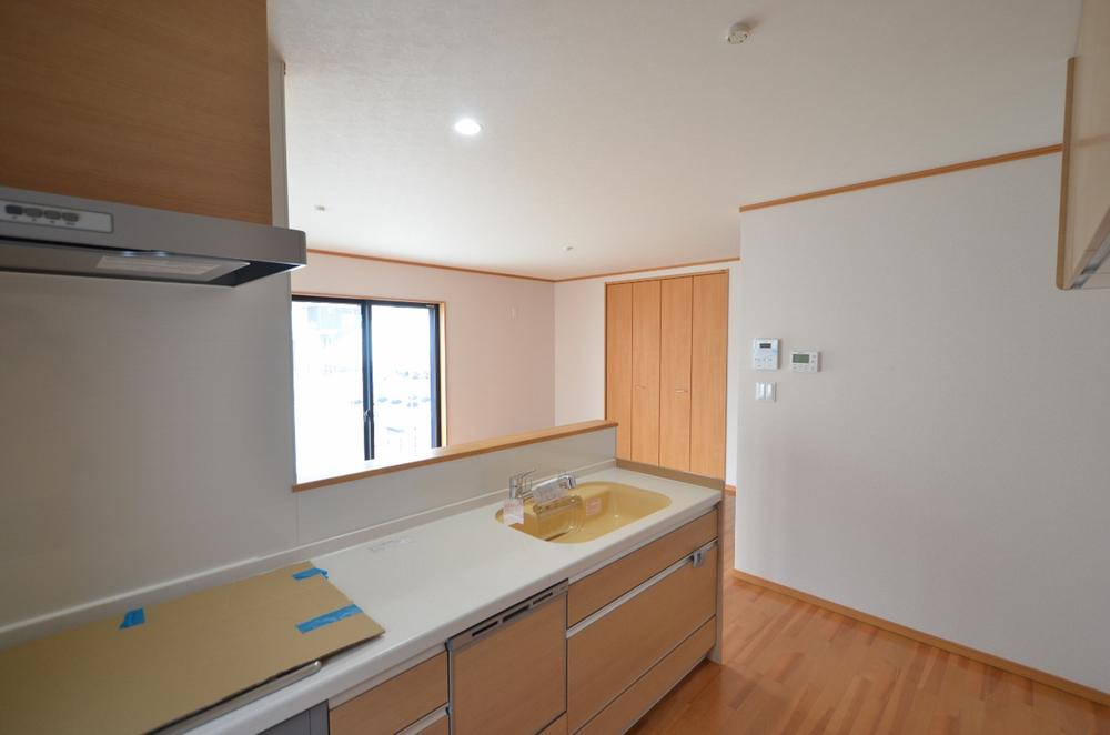 Same specifications photo (kitchen). Example of construction of kitchen photos