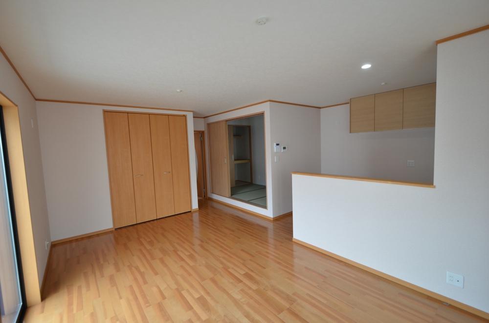 Same specifications photos (living). Living example of construction photos of