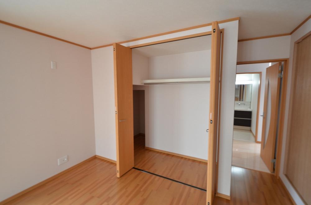 Western-style construction example photo