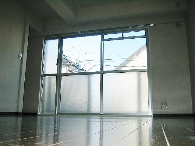 Non-living room. Indoor (12 May 2013) Shooting