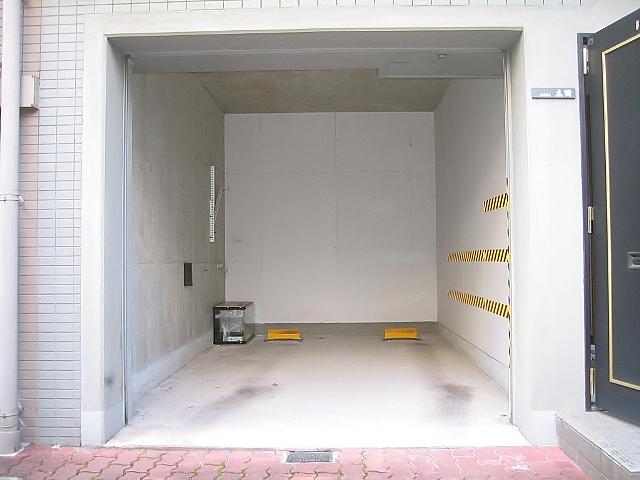 Parking lot. With electric shutter