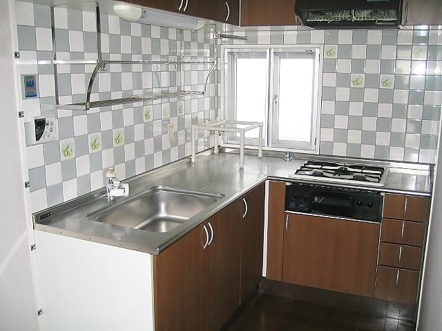 Kitchen. Indoor (12 May 2013) Shooting