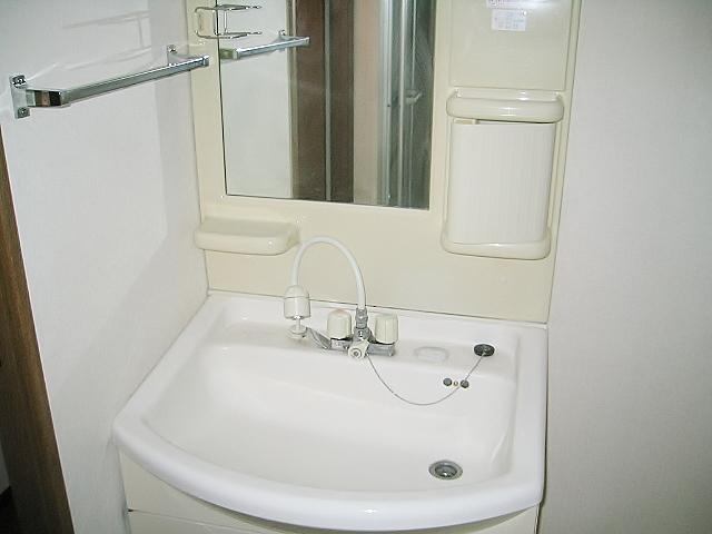 Wash basin, toilet. Indoor (12 May 2013) Shooting