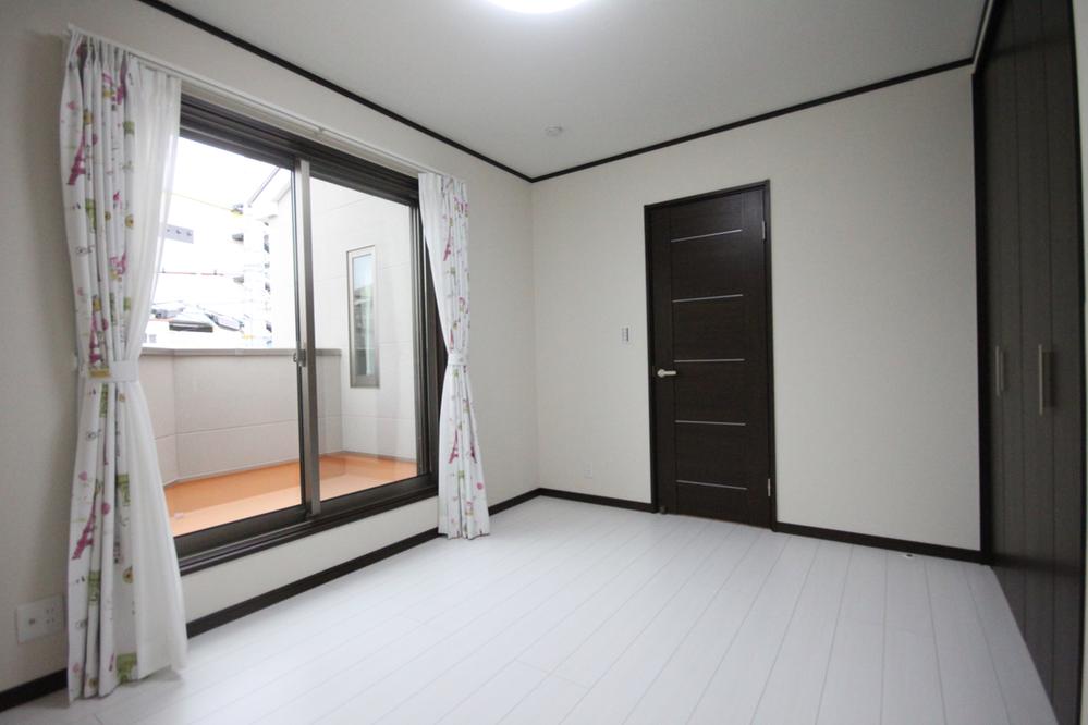 Non-living room. Directing us to even more widely brighten the indoor sunlight pouring from spacious 8 pledge of Western-style balcony large windows of which were.